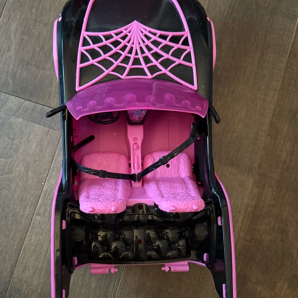 🖤 Monster High Black & Pink Toy Car 💖 - Picture 3 of 5